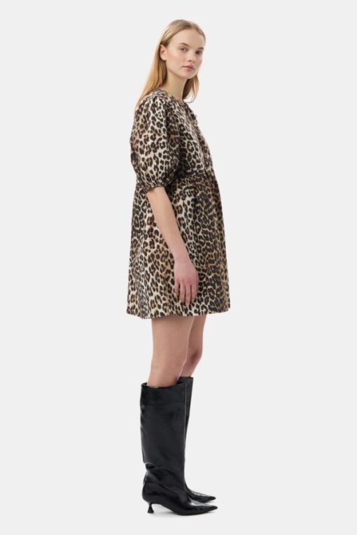 Dresscodemastery.shop61333cfadb 3